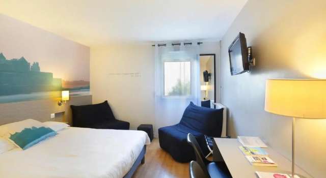 Четырёхместный номер Standard Logis Hotel Restaurant Au Chêne Vert, Saint-Brieuc