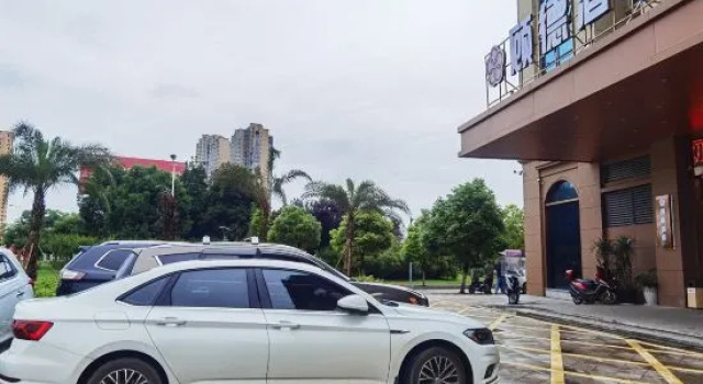 Gude Hotel (Loudi Wujiang Building Materials Home City No.2 Bridge Store), Забронировать Отель Лоуди Хунань