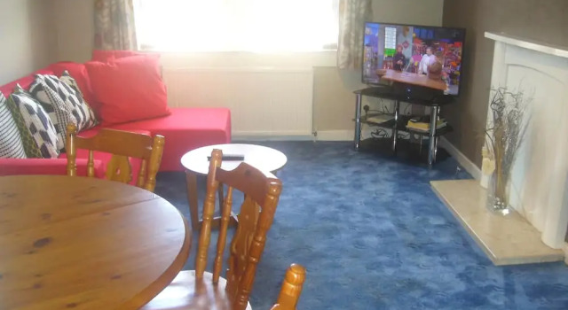 Dragon - McCulloch House 2 Bedroom Home, Book Hotel Glasgow Glasgow