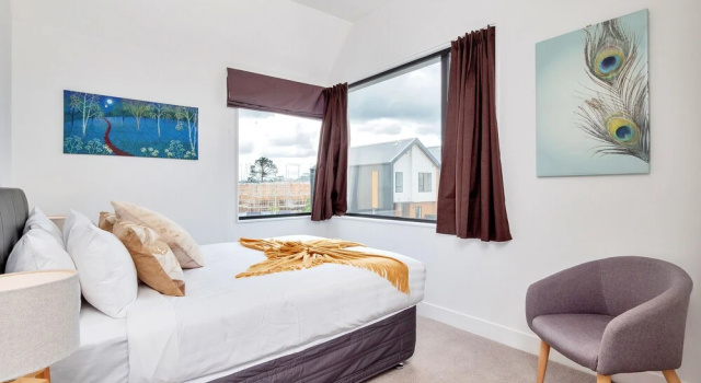 Коттедж Executive Wonderful Hobsonville Three Bedroom Home