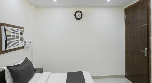 Collection O 85894 Hotel City Light Guest House, Varaa Matkakoti Faridabad Haryana