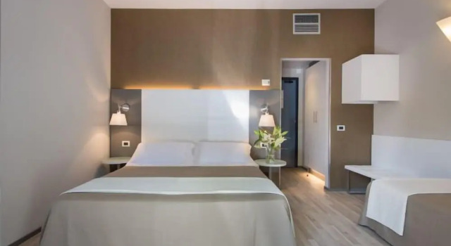 Трёхместный номер Standard с балконом Hotel Maddalena
