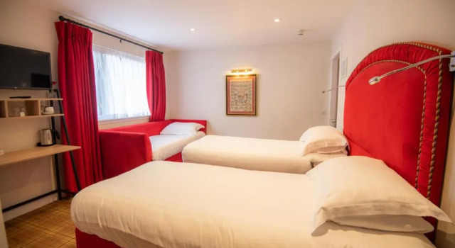 Трёхместный номер Standard The Skye Inn