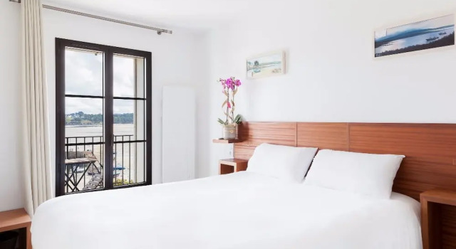 Номер Standard с балконом Hotel du port