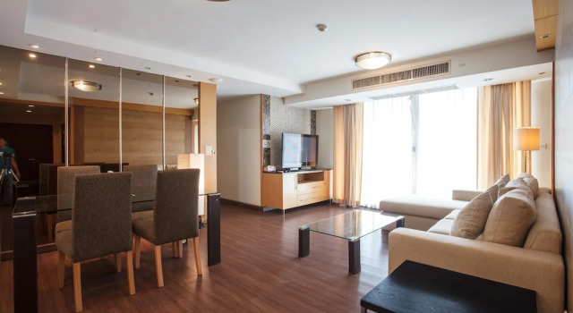 3A - 2 Bedroom Downtown Apartment With Shared Pool, Забронировать Апартаменты/квартира Бангкок провинция Бангкок, рядом с Развлекательный центр Nana Plaza