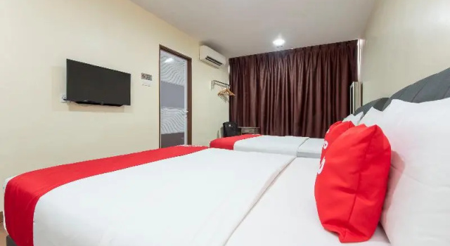 Четырёхместный люкс Hotel O Jasin