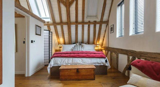 Stunning 3-bed Barn in Norfolk, Book Landbrugsophold Hoteller i Tacolneston med parkering, Parkering