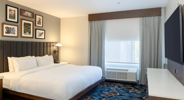 DoubleTree by Hilton Hotel Savannah Airport