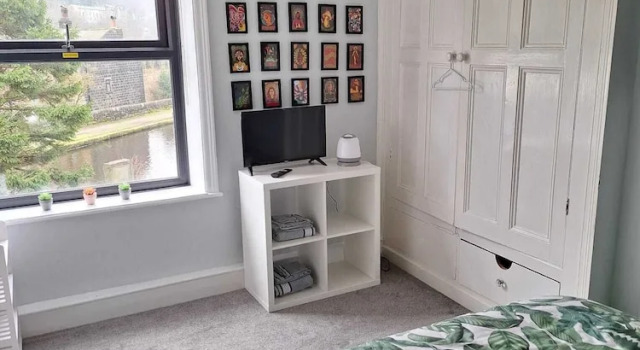 Todmorden Bed & Breakfast - The Toothless Mog, Prenota Bed & breakfast Todmorden West Yorkshire
