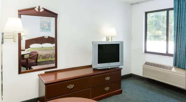Четырёхместный номер Standard Super 8 by Wyndham Pompano Beach