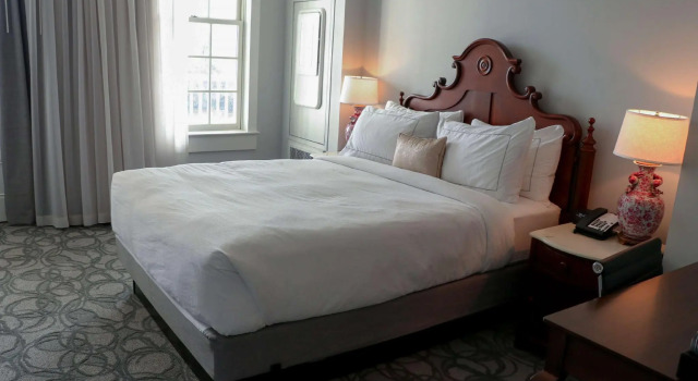 Standard Doppel Zimmer mit Balkon und mit Flussblick St. James Hotel Selma