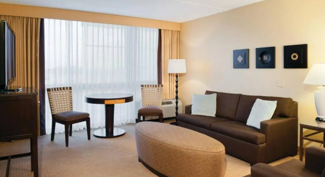 Люкс с балконом DoubleTree by Hilton Chicago - Arlington Heights