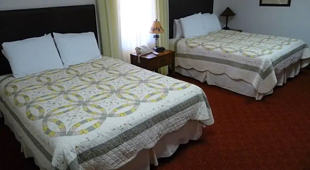 Четырёхместный номер Standard RiverBank Lodge