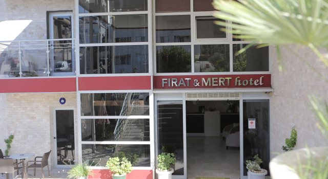 Firat Mert Hotel, Забронировать Отель Отели Чешме 3 звезды, рядом с Cesme Anfi Theatre, 3*