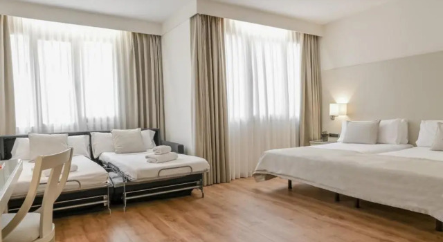 Четырёхместные апартаменты Aparthotel Mariano Cubi Barcelona