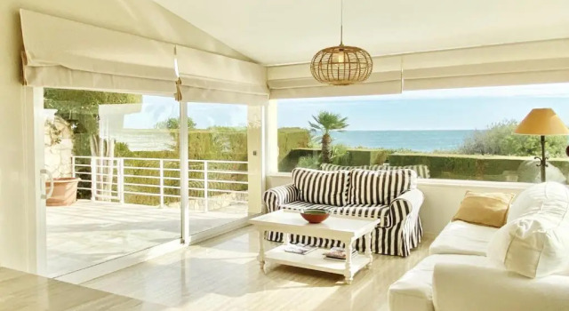 Вилла Villa Catalina Stunning 4bedroom villa with air conditioning sea views & private swimming pool ideal for families
