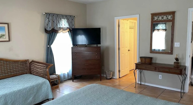 126 E Pike 4 Bedroom Home by RedAwning, Buchen Sie Ferienhaus Hotels in Padre Island mit Parkplatz, Parkplätze