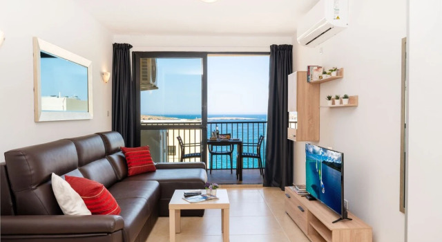 Sea Bliss Apartments with terrace just off seafront in St Pauls Bay - By Getawaysmalta, Réserver Appartement Bugibba Île de Malte