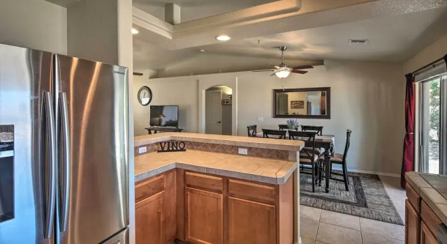 2 Mi to Beach: Lake Havasu Gem w/ Pool & Spa!, Забронировать Отель Лейк-Хавасу-Сити штат Аризона