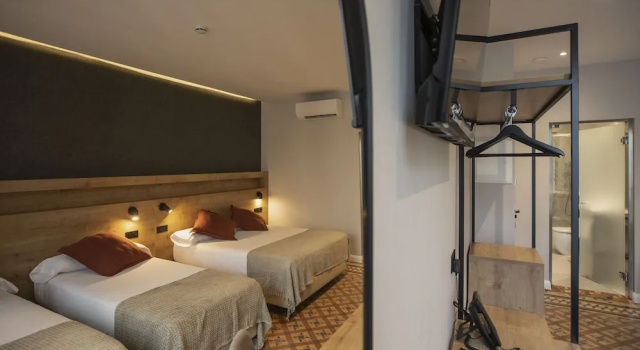 Четырёхместный номер Standard Fontanella By BCN URBAN Rooms