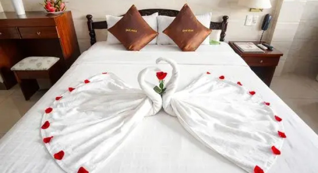 Двухместный номер Deluxe с балконом и с видом на город DMZ Hotel ,Central Hue ,Near Perfume River