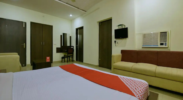 OYO 11754 Hotel Classic 7, Забронировать Отель Отели штата Раджастхана с парковкой, Парковка