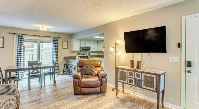North Myrtle Beach Home 2 Blocks to Ocean!