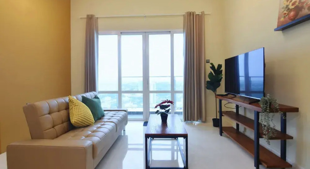Апартаменты Cozy 1BR Suite at Tritower Steps to JB CIQ