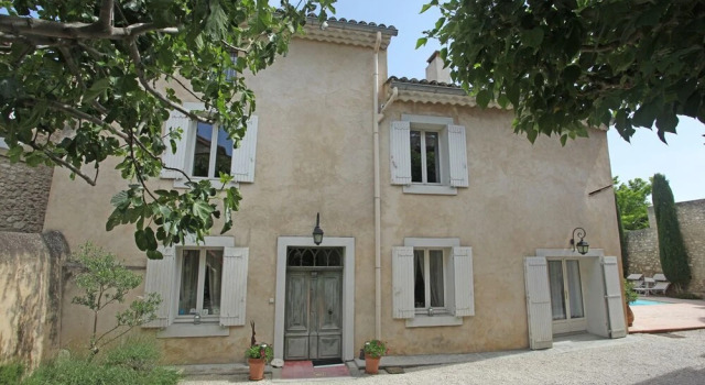 Villa Velleron - Guesthouse in a picturesque village, Забронировать Вилла Виллы Овернь-Рона-Альпы, Вилла