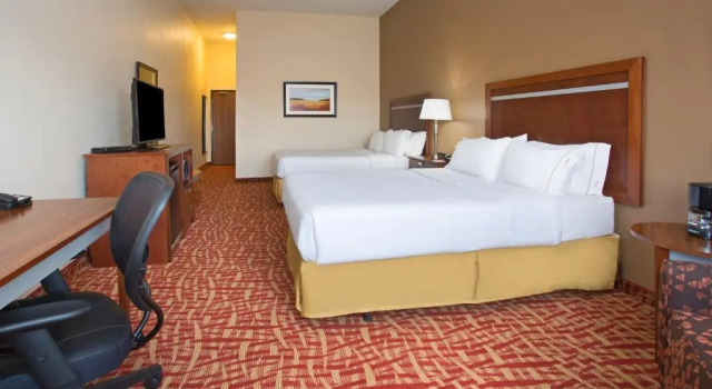 Четырёхместный номер Standard Holiday Inn Express & Suites Glendive by IHG