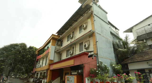 OYO 11492 Gateway Inn, Rezerwuj Hotel Edappally Nowe Delhi