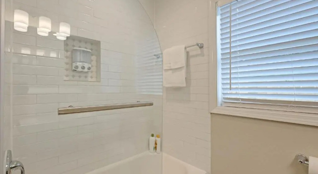 Коттедж Relax Central in Houston, 10 Mins to Galleria, Work-cation, 4 Bdrms, 3 Baths