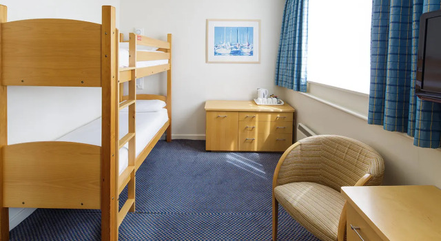 Четырёхместный номер Standard Merton Hotel