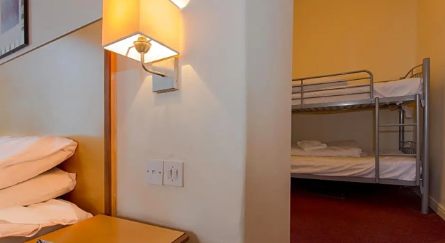 Семейный номер Standard Clifton Hotel