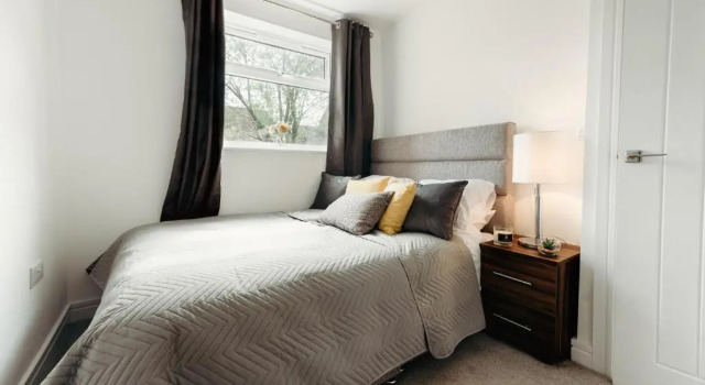 Near Hinckley Centre, sleeps up to 6, spacious ground floor apartments with secure parking