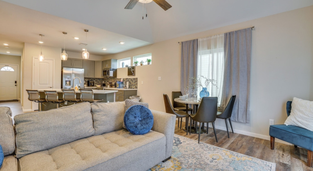 Houston Upgrade! Spacious + Modern Unit Near UH