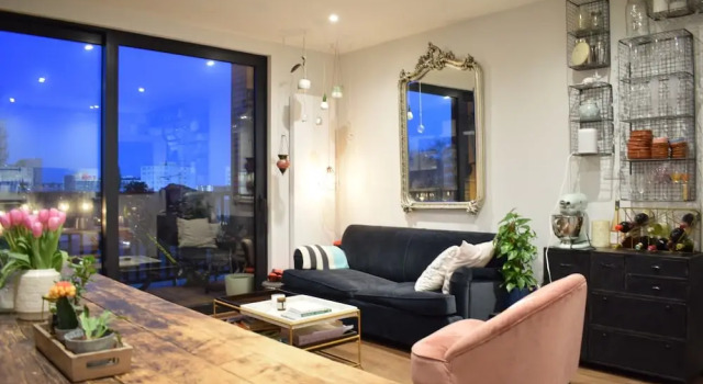 Contemporary 1 Bedroom Flat With Balcony in Hackney, Забронировать Отель Отели Англии 3 звезды, 3*