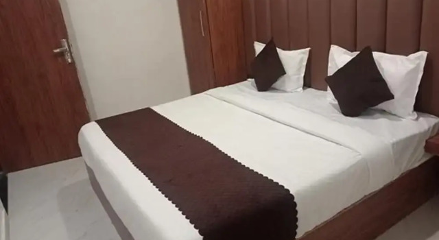Номер Deluxe Fabhotel Shaurya Inn I