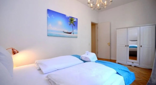 Vienna Residence Colossal Apartment With Balcony and Space for 8 Guest