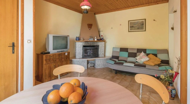 Stunning Home in Rakalj With Wifi and 2 Bedrooms, Rezervați Hotel Rakalj Istria