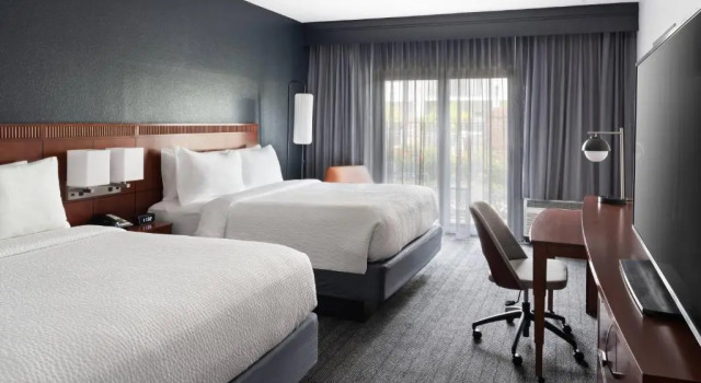 Четырёхместный номер Standard с видом на внутренний двор Courtyard by Marriott West Palm Beach