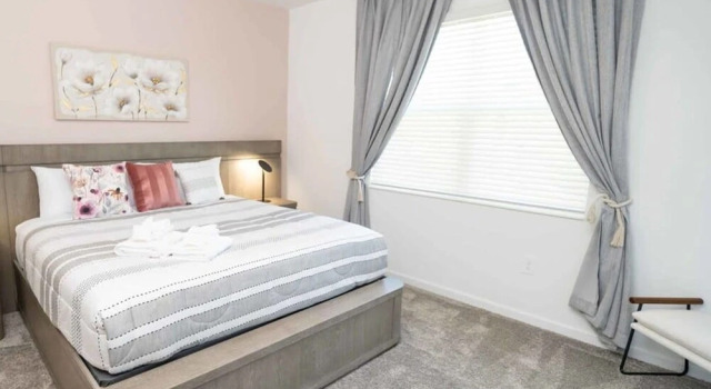 Апартаменты Luxurious Townhouse With Themed Rooms Near Disney