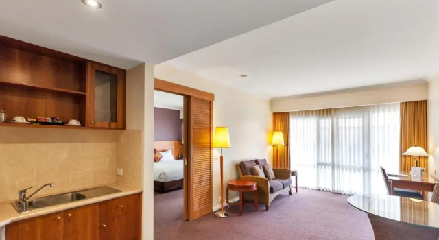 Апартаменты Deluxe Century Inn
