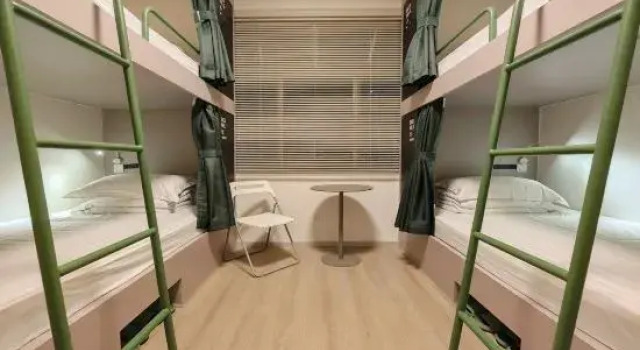 Кровать в общем номере (мужской номер) Travel of Swan Youth House