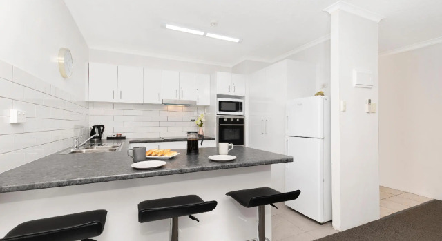 Апартаменты The Astor Apartments