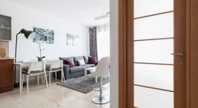 Sweethome26 - Dizengoff with Terrace, Забронировать Апартаменты/квартира Отели Тель-Авива с парковкой, рядом с Пляж Иерусалим, Парковка