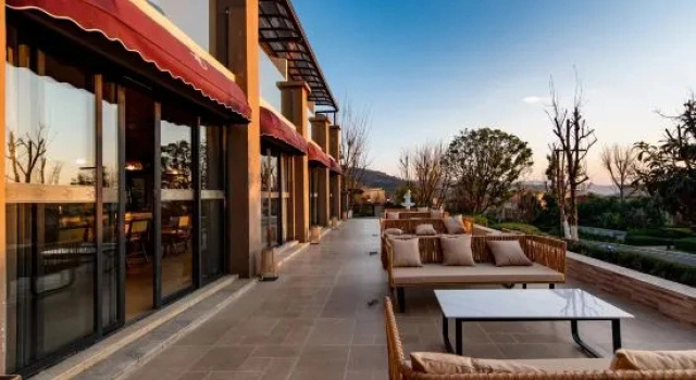 No.23 Lake View Courtyard