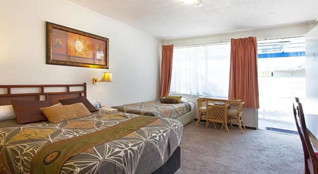 Трёхместный номер Standard Raceways Motel