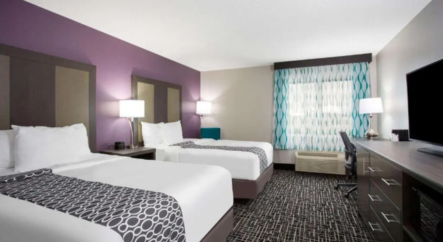 Четырёхместный номер Deluxe La Quinta Inn by Wyndham Roanoke Salem