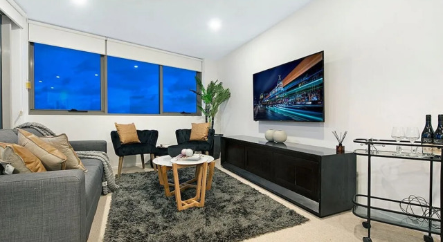 NEO Apartments - Holidays Gold Coast, Забронировать Апартаменты/квартира Голд-Кост Квинсленд, рядом с Broadbeach North Tram Station